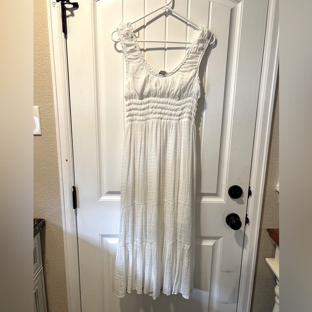 White maxi sundress with pockets EUC Size M